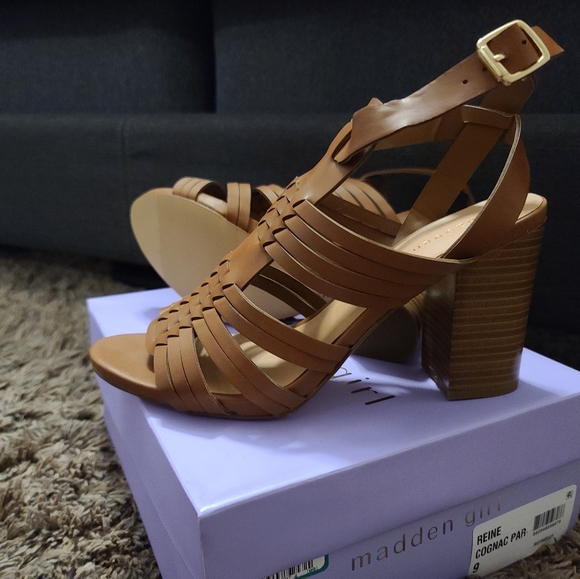 Sandals - Picture 4 of 5